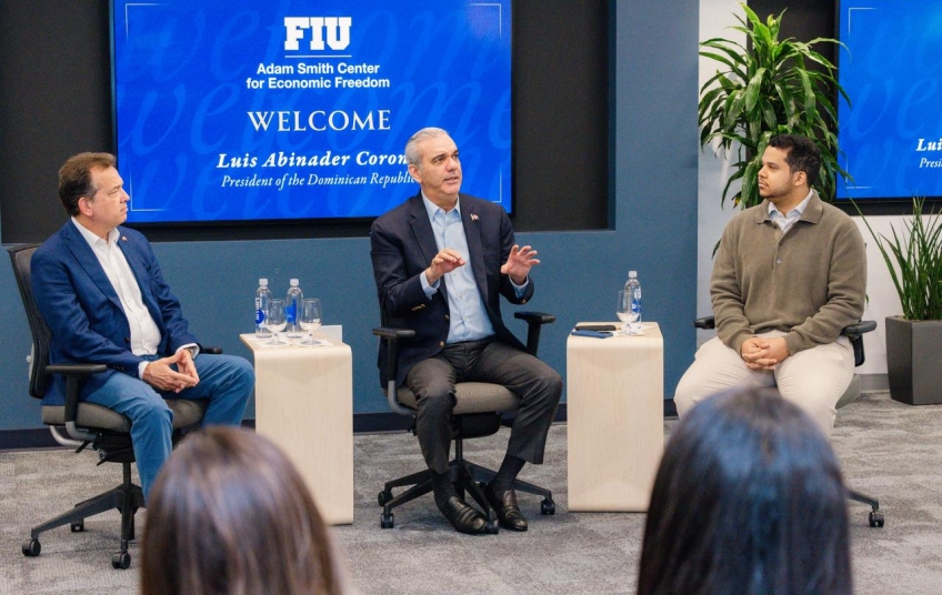 Abinader recibe reconocimiento internacional en Miami y dialoga con estudiantes dominicanos de FIU