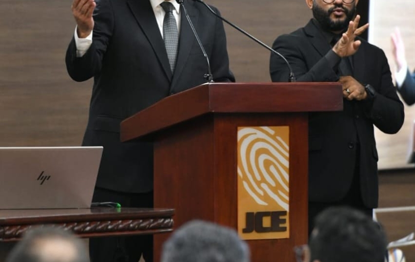 JCE presenta calendario electoral para las elecciones de 2028 y el Libro de Resultados Electorales 2024