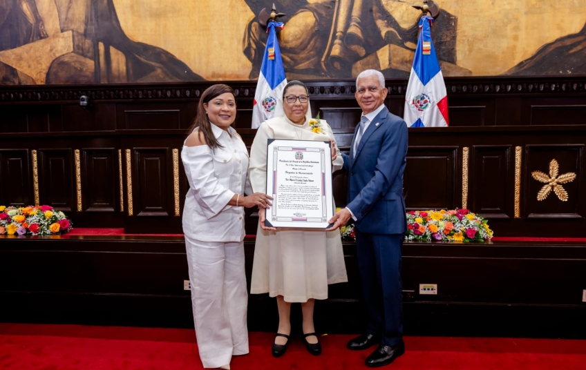 Senado reconoce labor social de sor Trinidad Ayala Adames en Mujeres que Transforman