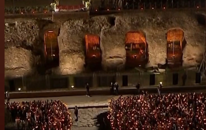 Roma conmemora la Pasión de Cristo con el Papa León XIV en el Coliseo