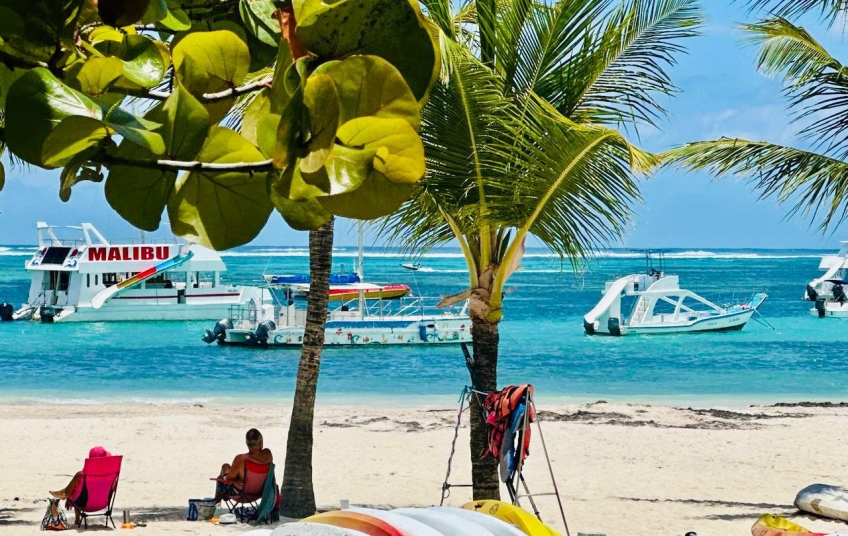 Adompretur exhorta regular el caos marítimo en franja de bañistas en playa de Bávaro