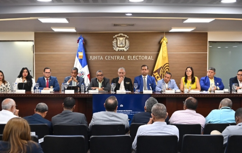 Mesa técnica de la JCE trata avances de cedulación a nivel local y en el exterior con organizaciones políticas