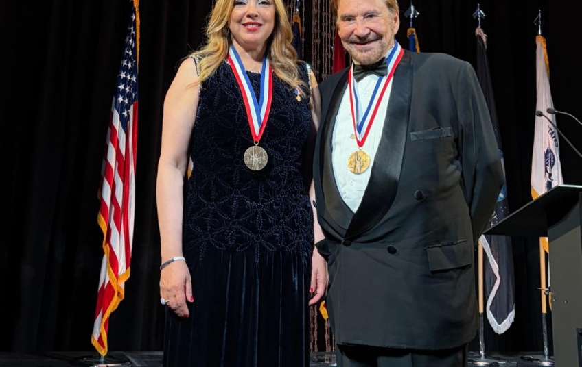 Arqueóloga Kathleen Martínez recibe premio 