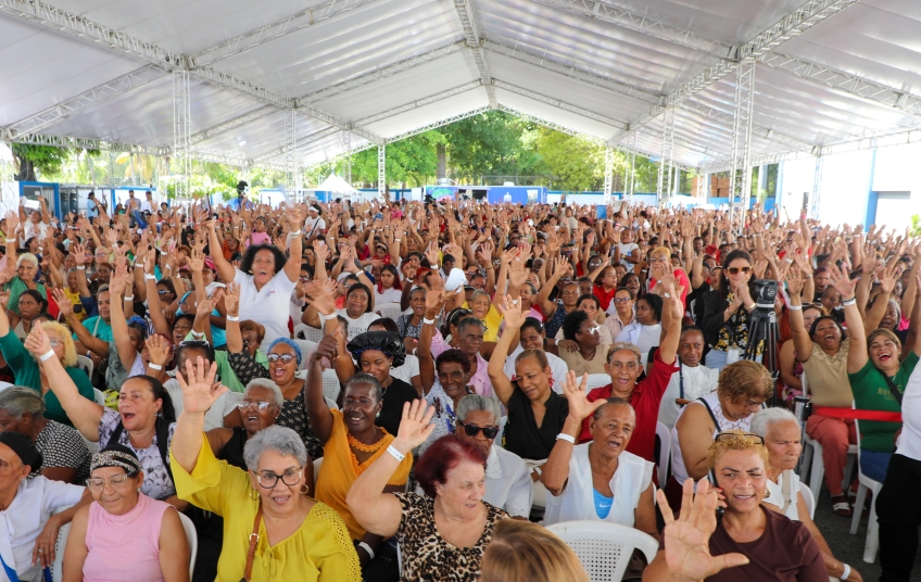 Presidente Abinader destaca sacrificio y fortaleza de las madres dominicanas durante jornada nacional 