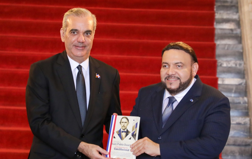 Ponen en circulación libro 
