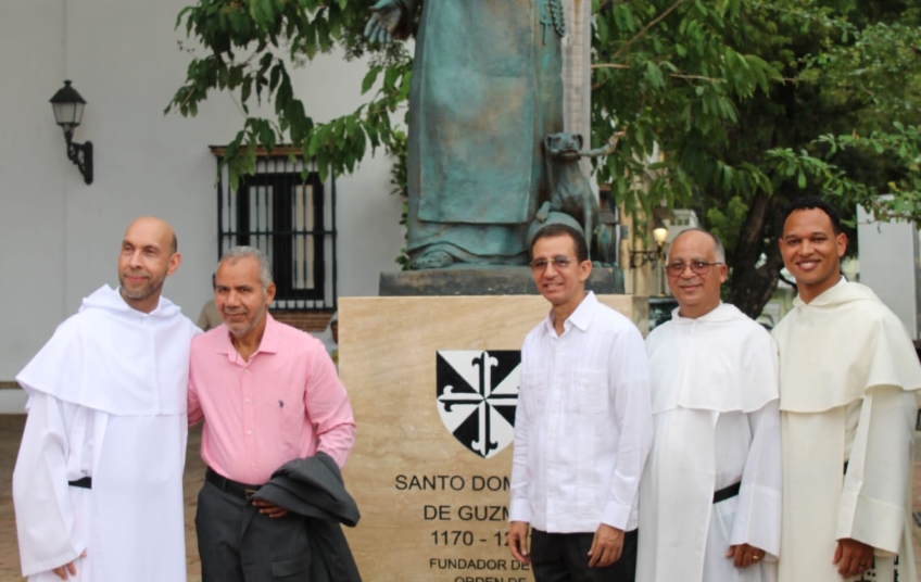 Santo Domingo de Guzmán recibe homenaje permanente con nueva escultura en la Ciudad Colonia