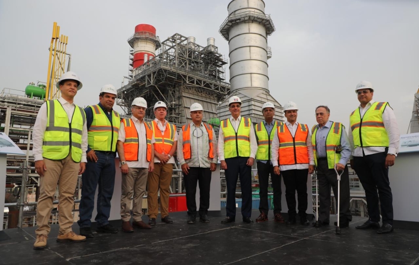 Presidente Abinader visita construcción Central Termoeléctrica Generadora San Felipe Andrés I que aportará 467 MW al sistema eléctrico